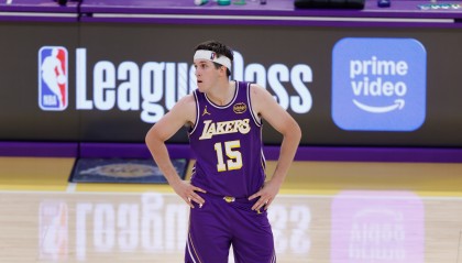 MVP响彻主场！里夫斯35分一己之力退强敌 场均26+5+5续约值多少？