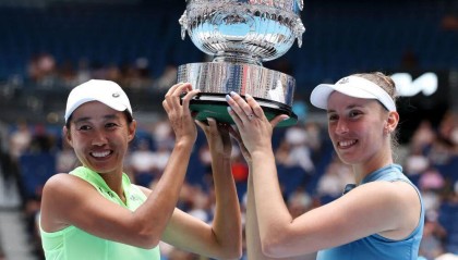 张帅/梅尔滕斯夺得澳网女双冠军：就像一场“起死回生”的英雄之战